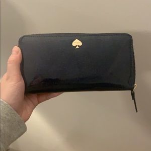 Kate Spqde zip around wallet